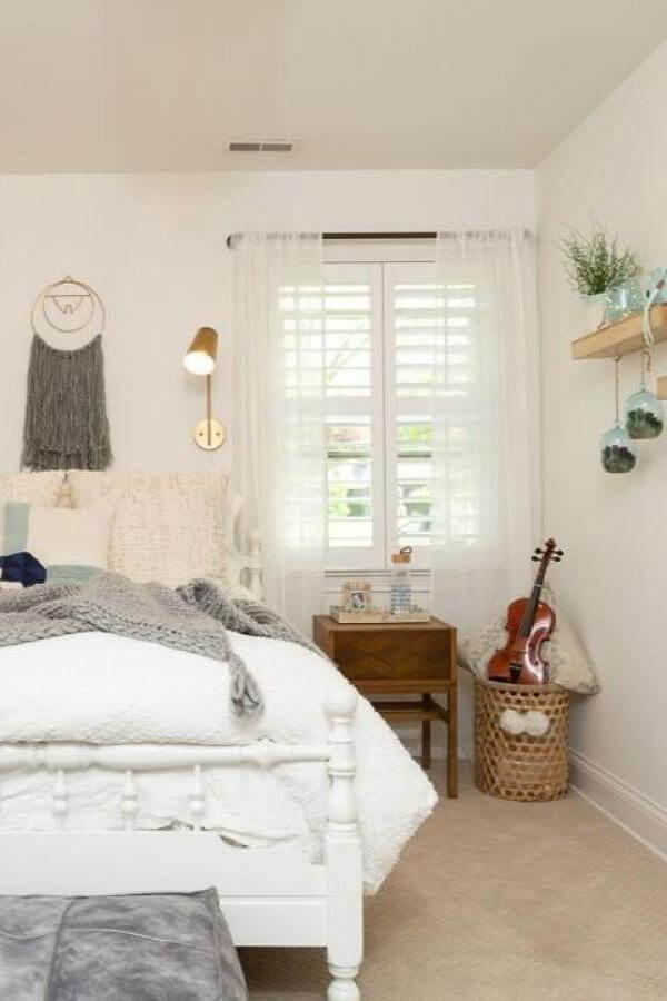 Tan wicker violin stand from @thepinkelephanthome in a boho teenage girl bedroom exudes musical charm.