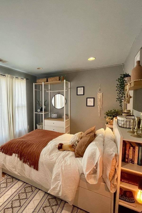 Rustic wooden dresser from @amg_interiorstylist. Cozy earth tones and dreamy macramé add bohemian charm to the space.