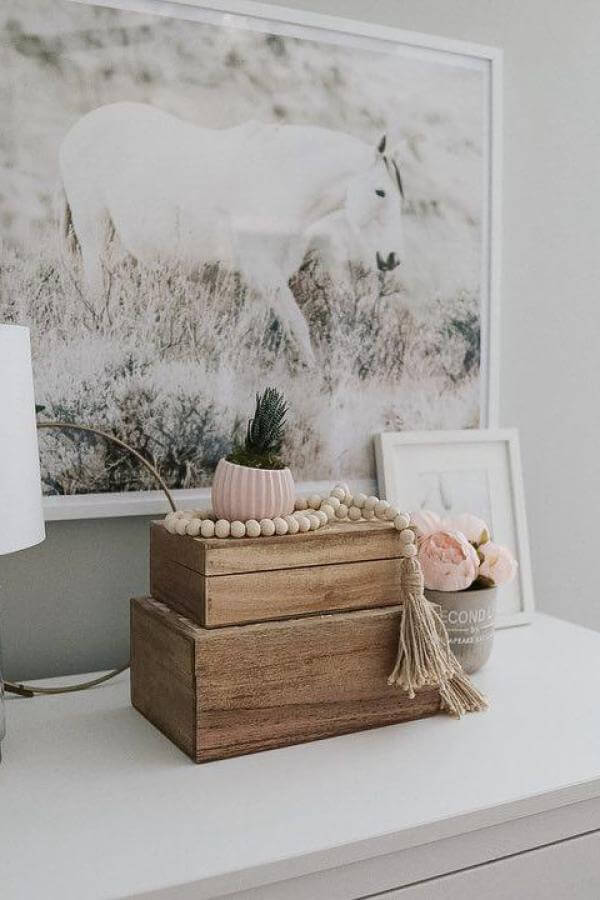 Whimsical wall art from @love_design_co. highlighting horse artistry adds nature-inspired charm to a boho teenage girl bedroom.