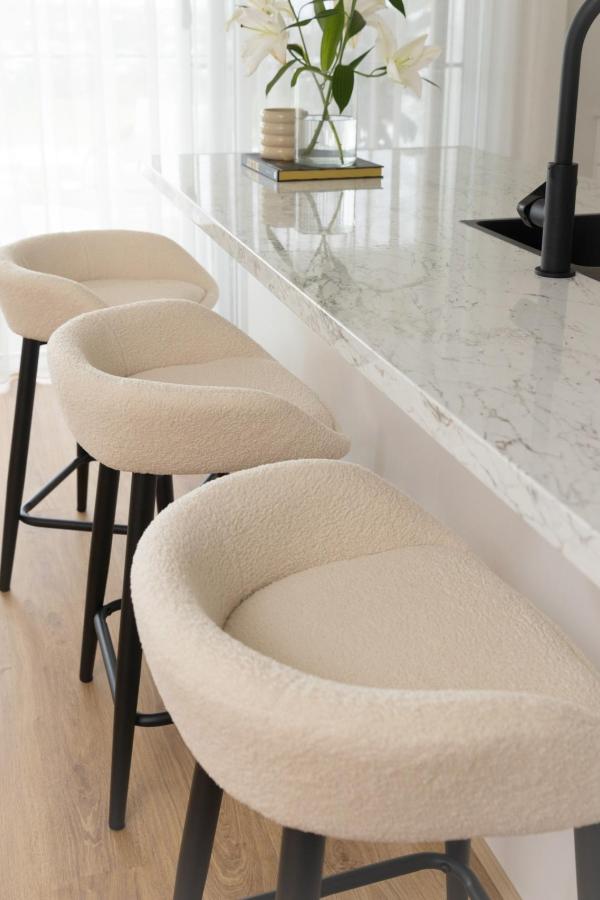 Cozy boucle chair embraces sophistication with chic boucle chair ideas.