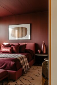 30 Sumptuous Burgundy Bedroom Ideas - The Great Hack Shack