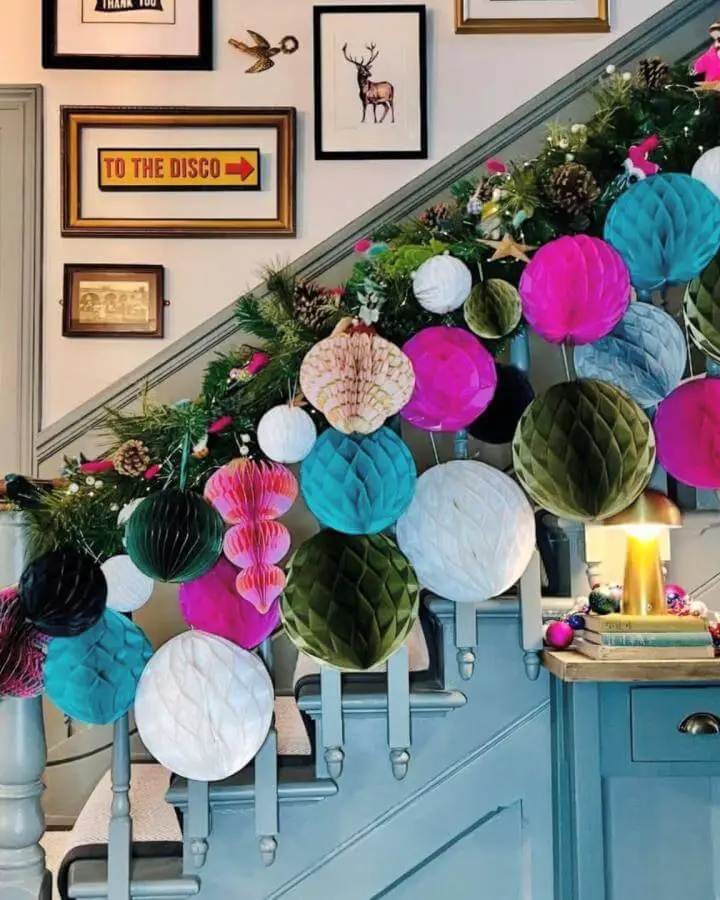 12 Christmas Staircase Garland Ideas That Transform Your Home