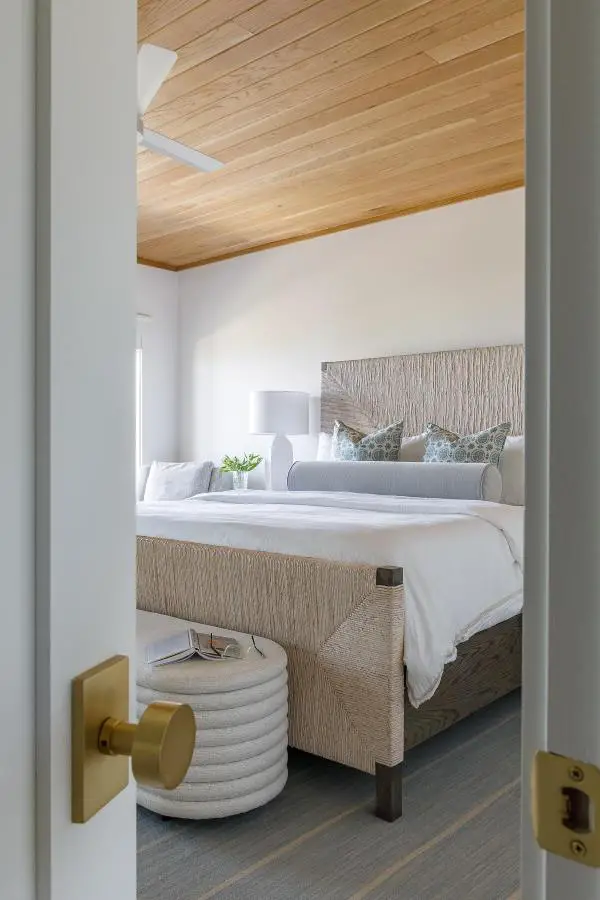 Natural wood plank ceiling bedroom from @lolainteriors. Woven headboard and soft textures create serene atmosphere.