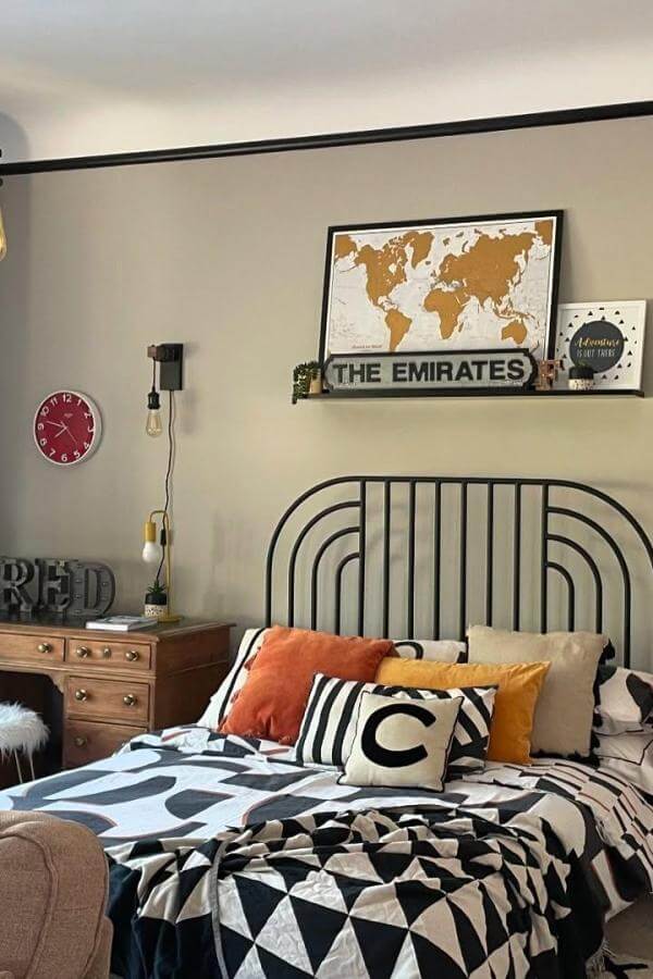 Vibrant pillows from @1930sarang bring bold character charm to a colorful teenage bedroom, creating lively aesthetics.