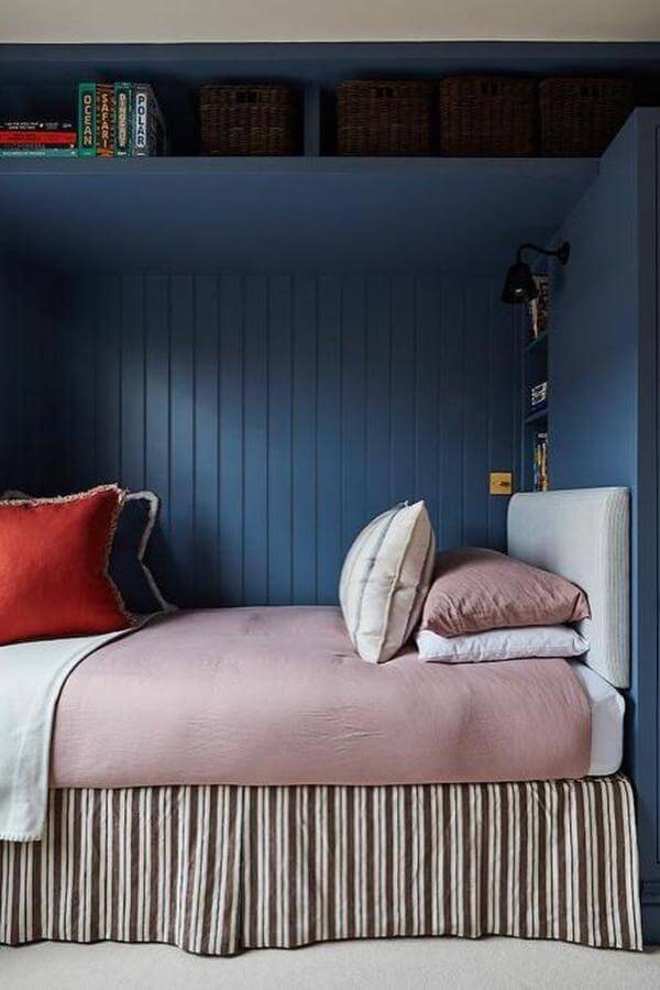 Bold blue accent nook from @henryprideauxinteriordesign. Cozy setup perfect for a vibrant teenage retreat.