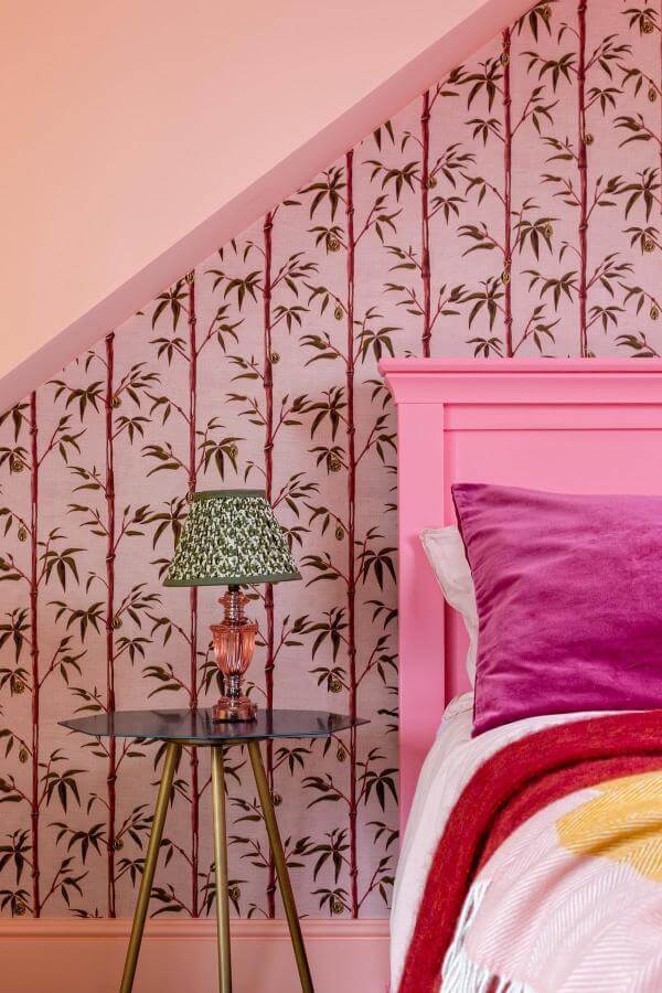 Pink Bliss with Botanical Charm, a vibrant bedspread from @em.gurner; perfect for a lively teenager's room.