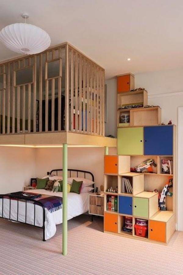 Vibrant storage steps animate this teen room from @josephkinginteriors, adding functionality and style.