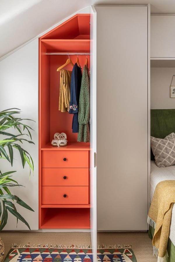 Coral closet from @ottadesign. Defines a vibrant teen sanctuary with a variety of colorful design ideas.