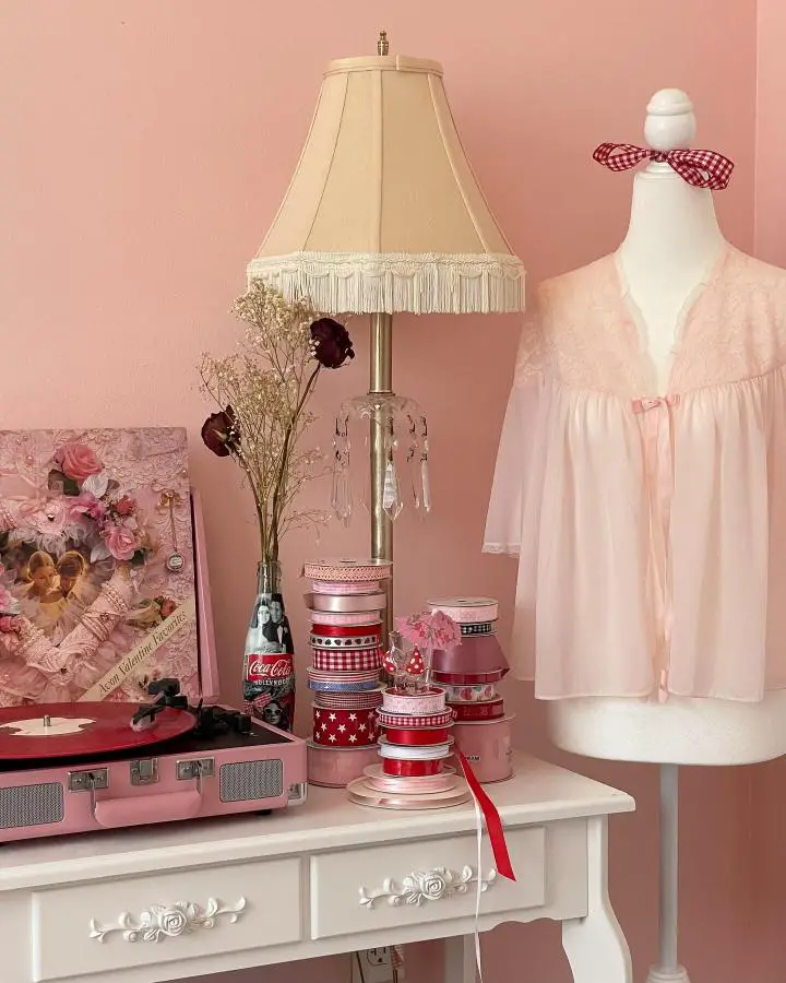 Cream fabric table lamp with fringe trim from @thefashionaries showcasing vintage coquette bedroom decor ideas styling
