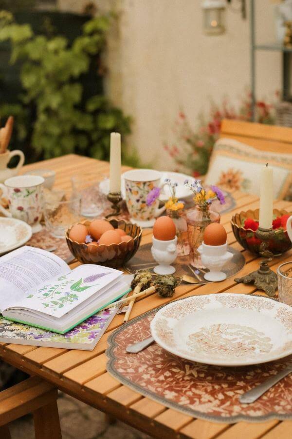 Soft pastel florals on vintage porcelain plates from @cynthiakanaie. Charming cottagecore aesthetic table setting.