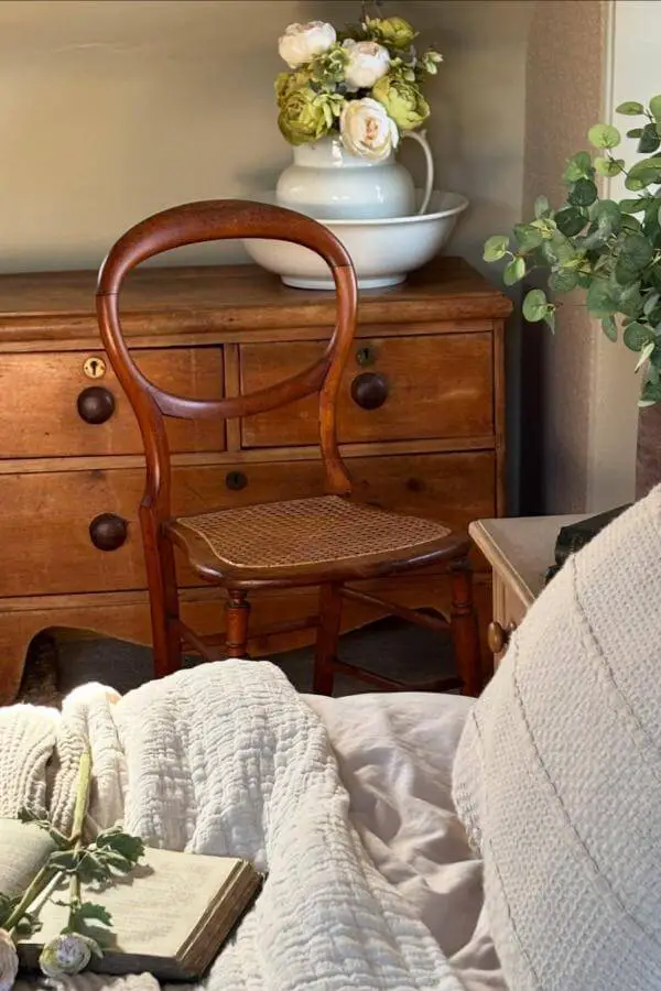 Warm antique wood bedframe from @old_millhouse. Timeless charm enhances cozy cottagecore bedroom aesthetics.