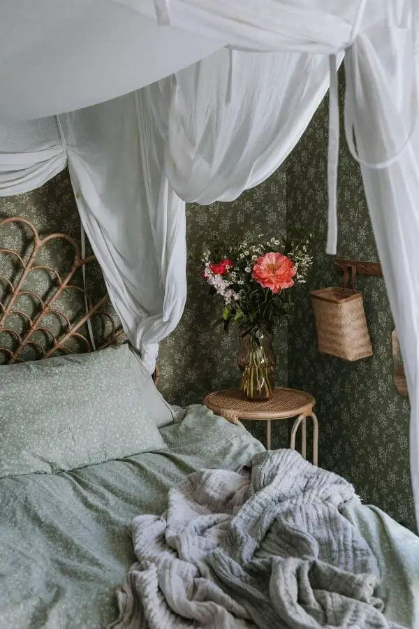 soft floral canopy with wildflower wallpaper from @johannacryer. Enchanting cottagecore bedroom vibe