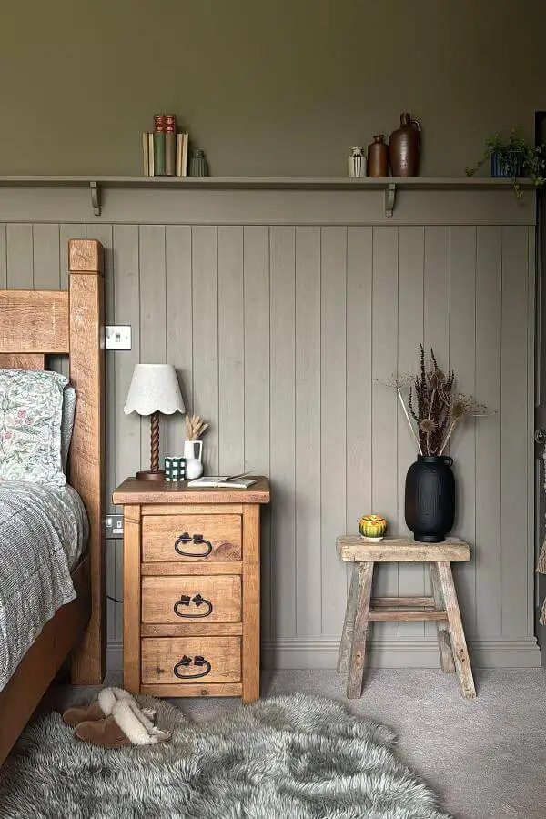 Rustic wood accents bedroom decor from @the.old.workhouse. Cozy vintage charm perfect for a cottagecore bedroom.