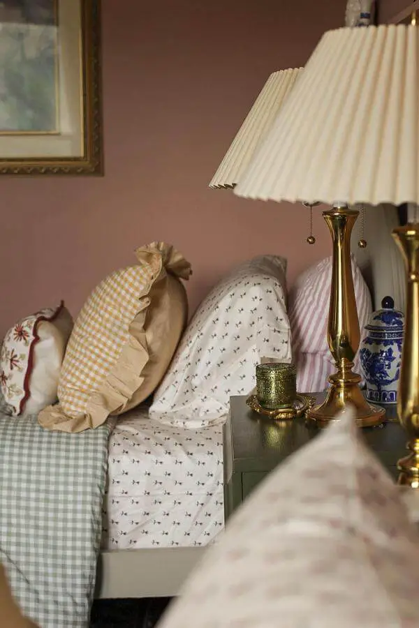 Playful patterned textiles on a cozy bedspread from @kindredhomestead. Enhancing warm cottagecore bedroom vibes.