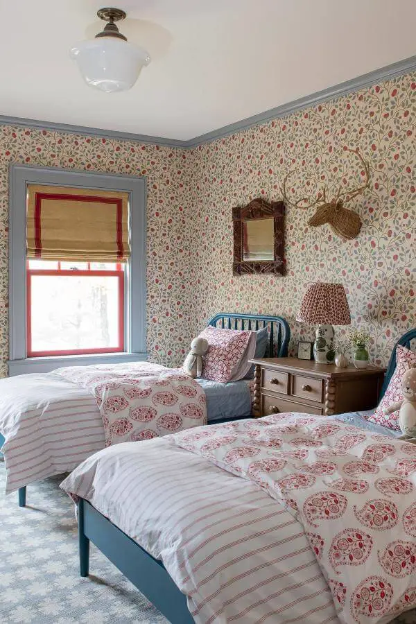 Playful patterned wallpaper in soft pastels in a cozy bedroom from @oliverjames_interiors. Whimsical charm with cottagecore bedroom vibes.