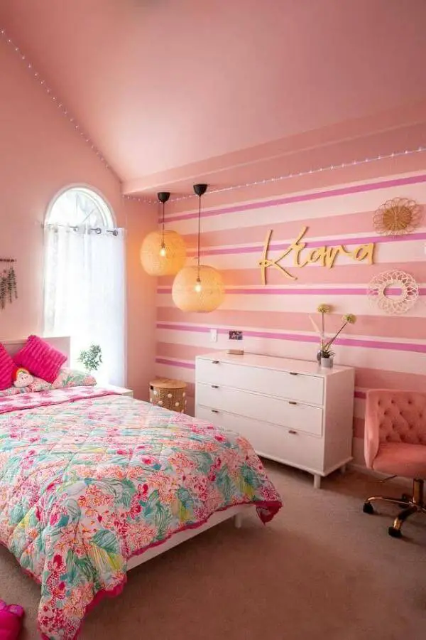 Striped pink walls in a charming bedroom from @prikadesign. A cozy, vibrant space showcasing playful patterns.