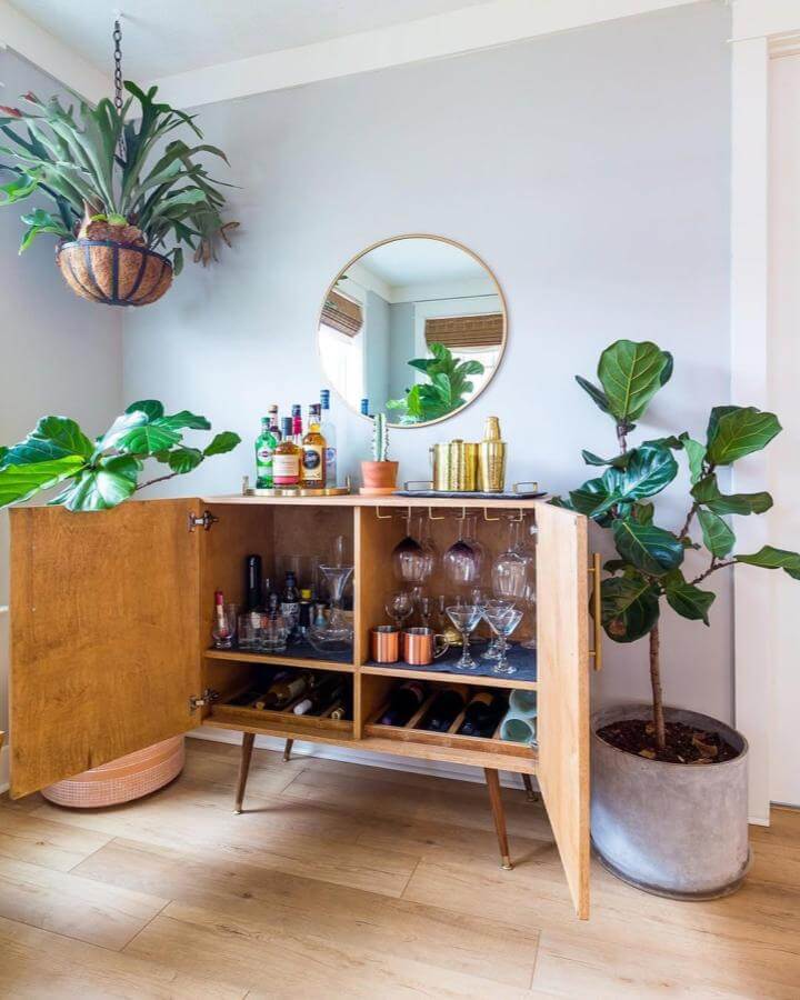 Mid-century wooden drinks cabinet upcycled from coffee table with glassware and bottles by @culoramegreen. Stylish diy drinks cabinet ideas.
