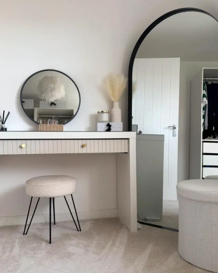 Neutral bedroom setup with black framed mirrors showcasing dream dressing room ideas from @cosy_kinloch. Built-in vanity with matching round and floor mirrors.