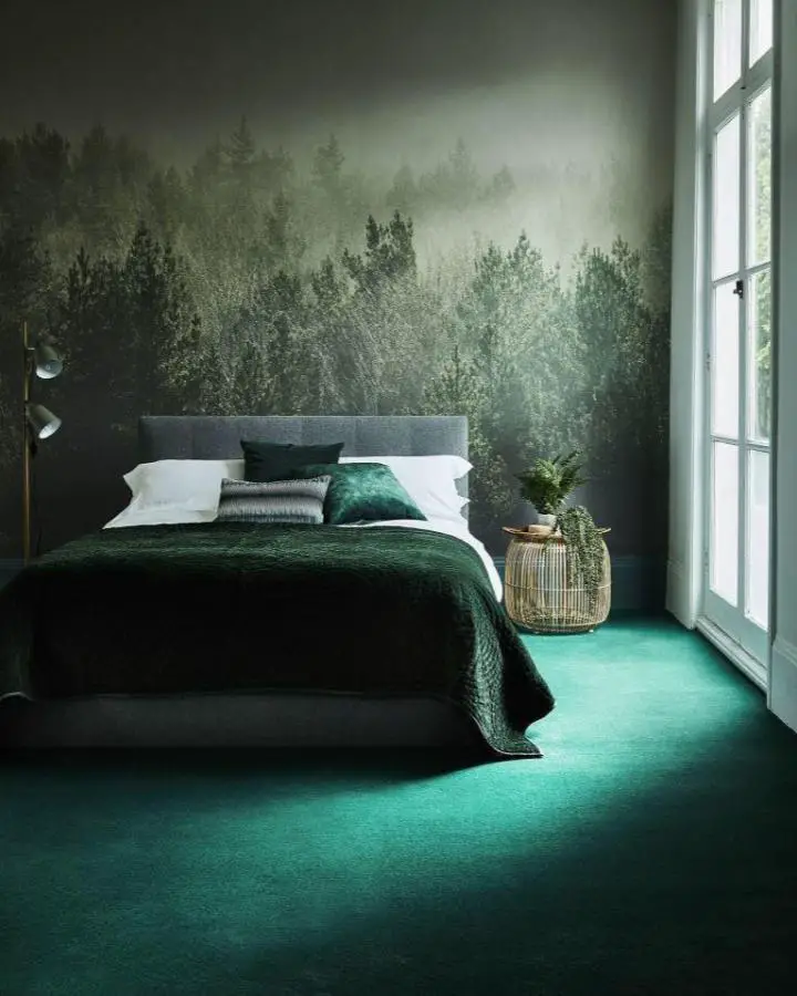 Moody forest wallpaper bedroom from @home_made_studio. Perfect inspiration for emerald green bedroom ideas with natural textures.