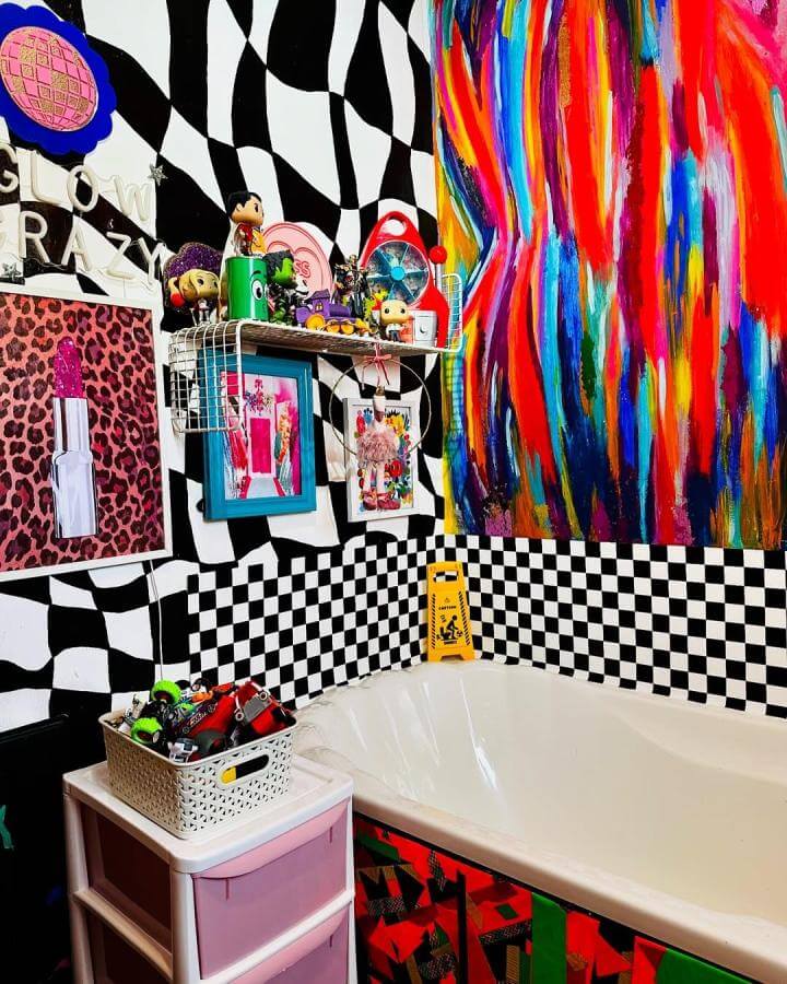 Black and white checkerboard walls with colorful abstract paint and pop art accents from @prettypocketprojects funky bathroom ideas bright vibe