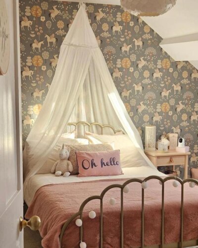 Charcoal unicorn wallpaper bedroom from @reecesreno. White canopy drapes over brass bed with pink accents.