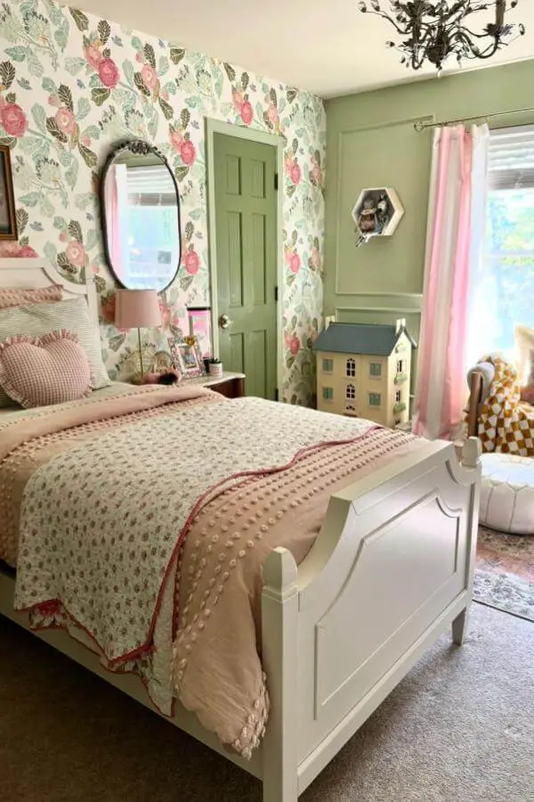 Floral wallpaper bedroom from @ruefer.heartandhome. Sage green walls and pink rose pattern create cozy cottage vibes.