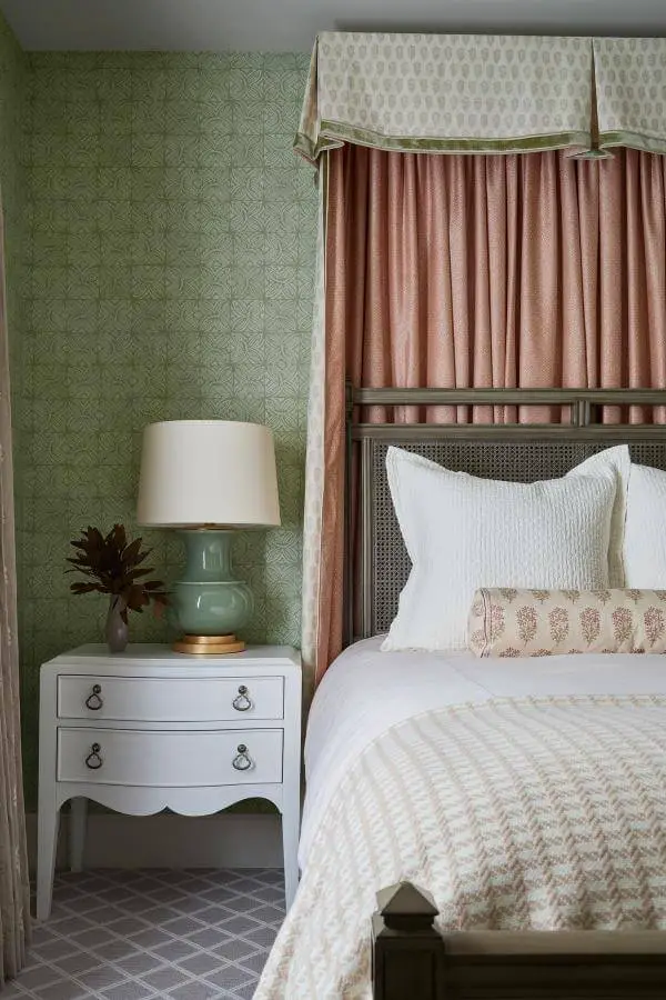Emerald geometric wallpaper bedroom from @torirubinsoninteriors showcasing grandmacore bedroom ideas with coral curtains and white bedding.