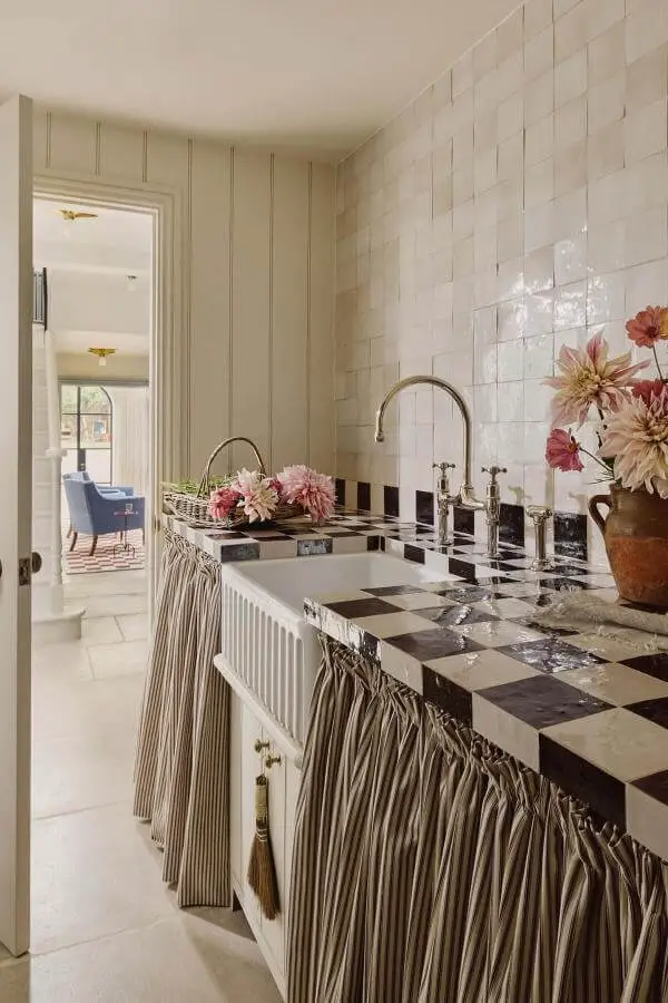 Brown striped cabinet skirts from @emma__ainscough. Checkered countertop and subway tiles complete the vintage look.