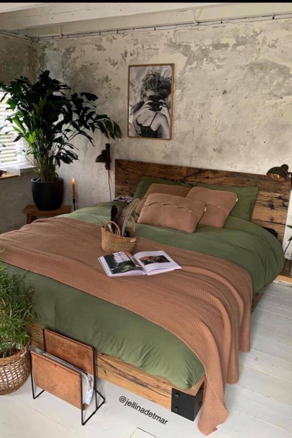 Raw plaster walls from @jellinadetmar. Effortless rustic backdrop complements green and terracotta bedroom ideas.