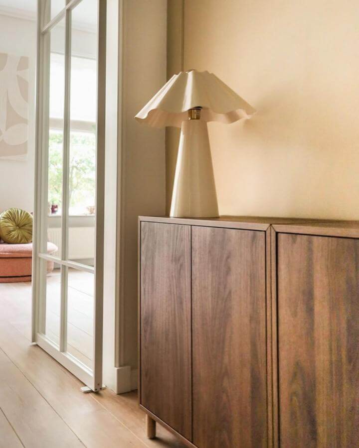 warm walnut wood Ikea Eket cabinet with beige lamp from @nummertje.97. Cozy minimalist Japandi style vibe