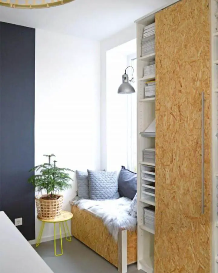 Natural OSB wood seating nook with cozy cushions and storage from Ich Designer. Warm, modern ikea pax hacks with bright accents.