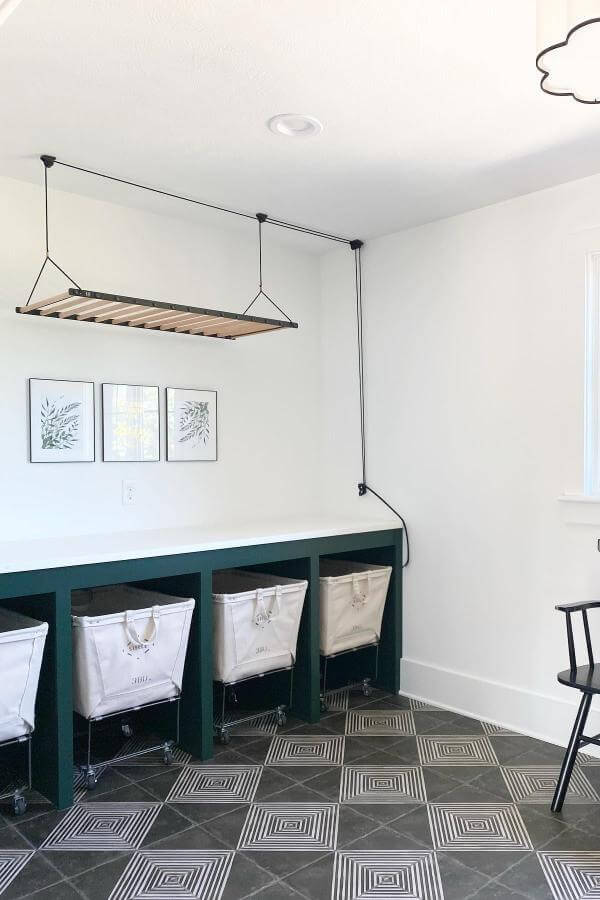 Sleek wooden drying rack from @blacksuburbanfarmhouse. A compact solution for modern laundry spaces.
