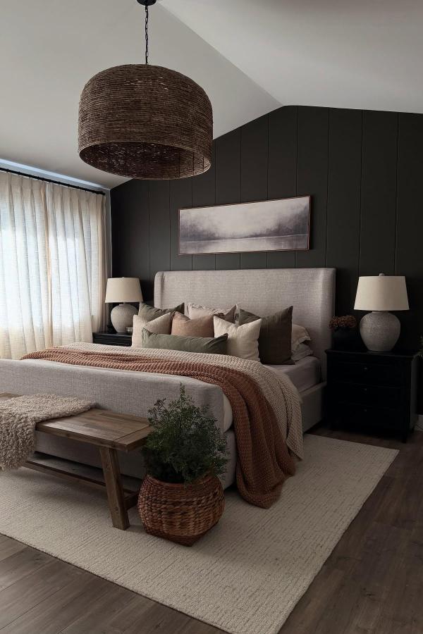 Luxurious charcoal bedroom retreat with moody bedroom ideas: elegant ambiance.