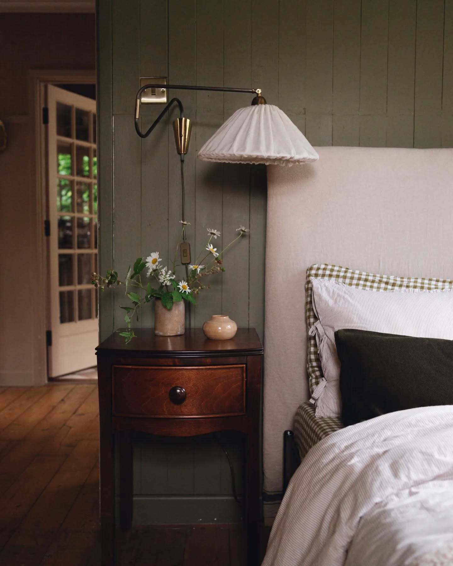 Cozy, moody bedroom ideas with earthy textures create serene whispers.