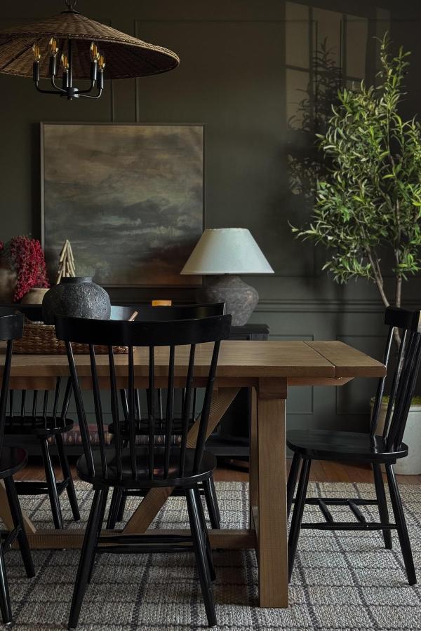 Moody dining room with oversized art: chic, dramatic, elegant, sophisticated, moody dining room ideas.