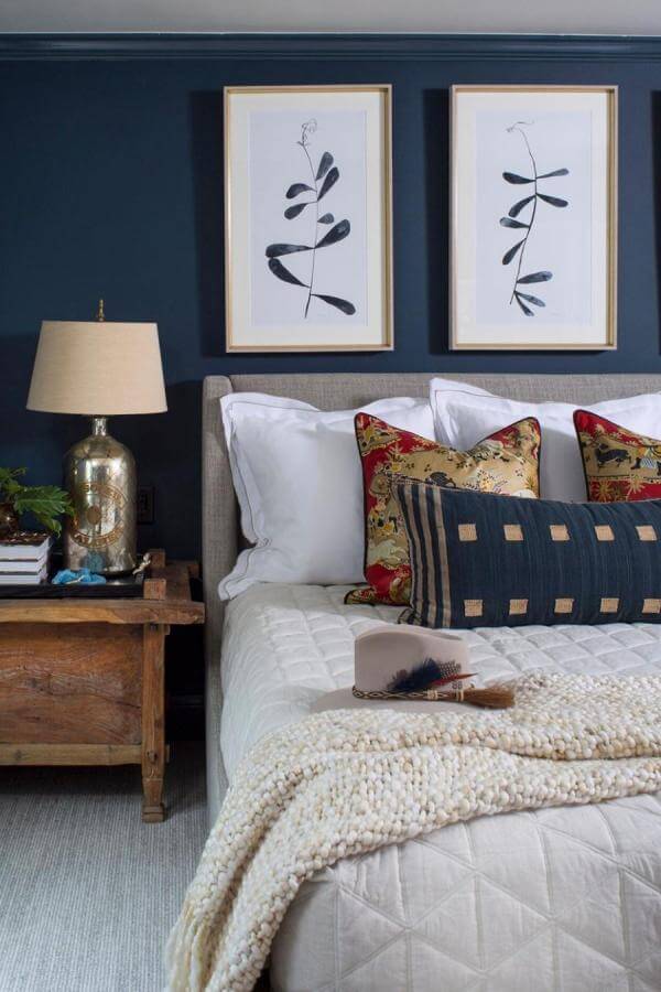 Botanical wall art with navy accents in bedroom from @baileyaustindesign. Chic statement for navy bedroom style.