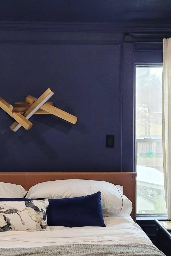 Bold geometric wall art from @nestrefresh adds modern flair to minimalist living spaces with sharp navy and white contrasts.