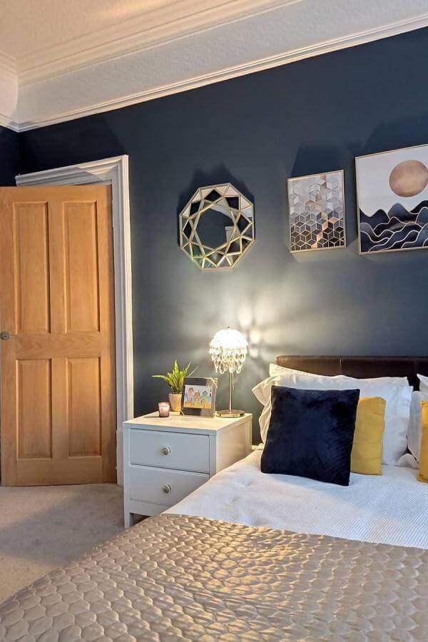 Dazzling geometric mirrors in navy bedroom from @victorianhouse1896. Bold statement and modern style.