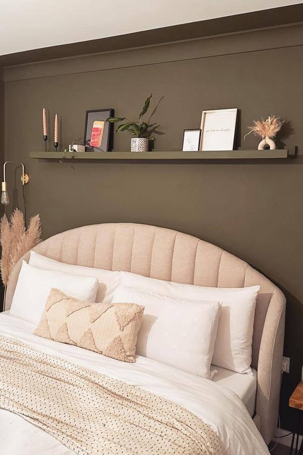 Bold wooden shelves from @coletteslittlehome. Stylish shelf styling that pops against olive walls, perfect for olive green bedroom ideas.