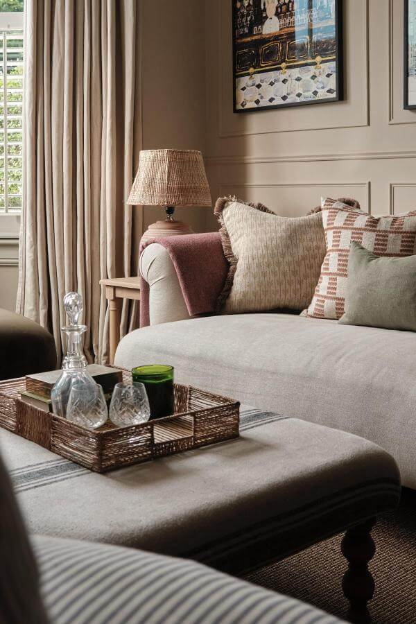 Pink living room ideas: textured elegance with cozy accents, featuring sophistication.