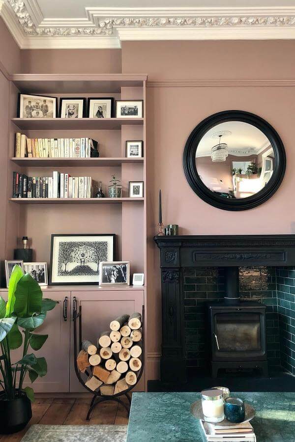 Victorian elegance meets modern pink: stylish pink living room ideas.