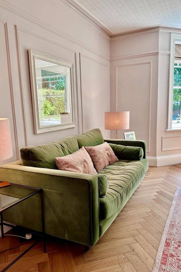 Velvet green and pink harmony enhances vibrant pink living room ideas.