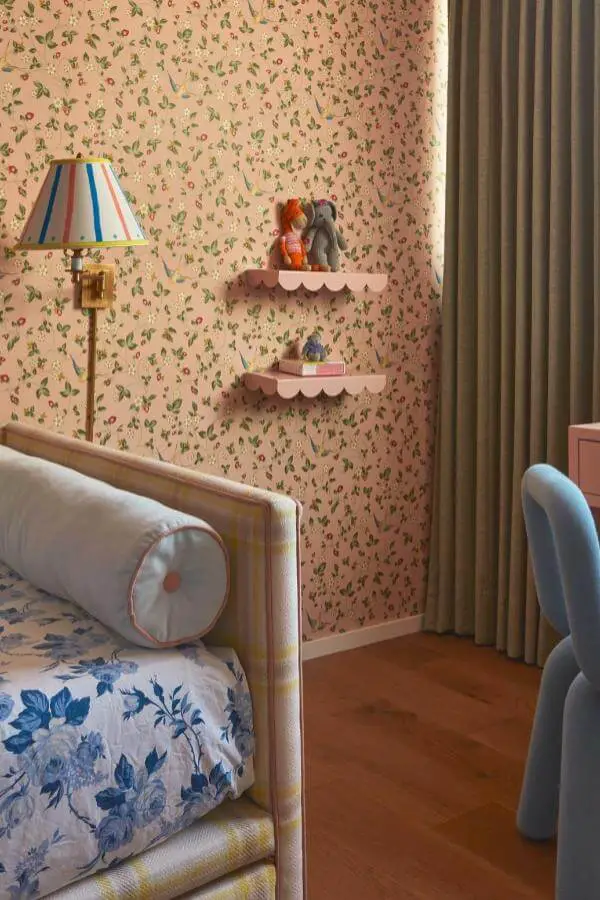 Whimsical scalloped pink shelves in a playful bedroom design from @studiopanebianco. Perfect for youthful spaces.