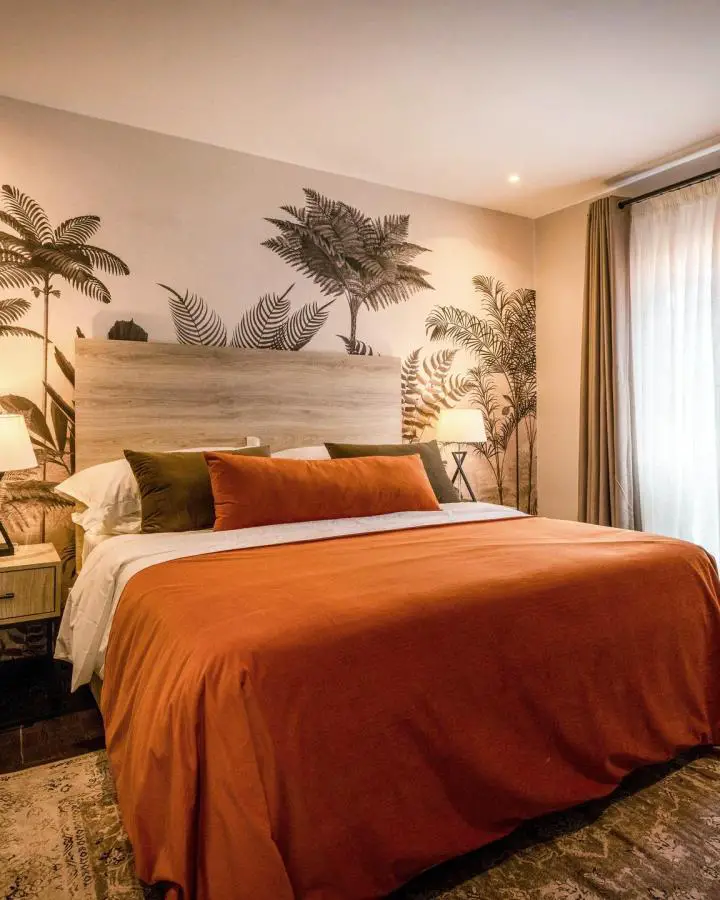 Tropical wall mural bedroom from @palacinainteriors creates the perfect relaxing bedroom sanctuary with botanical design.