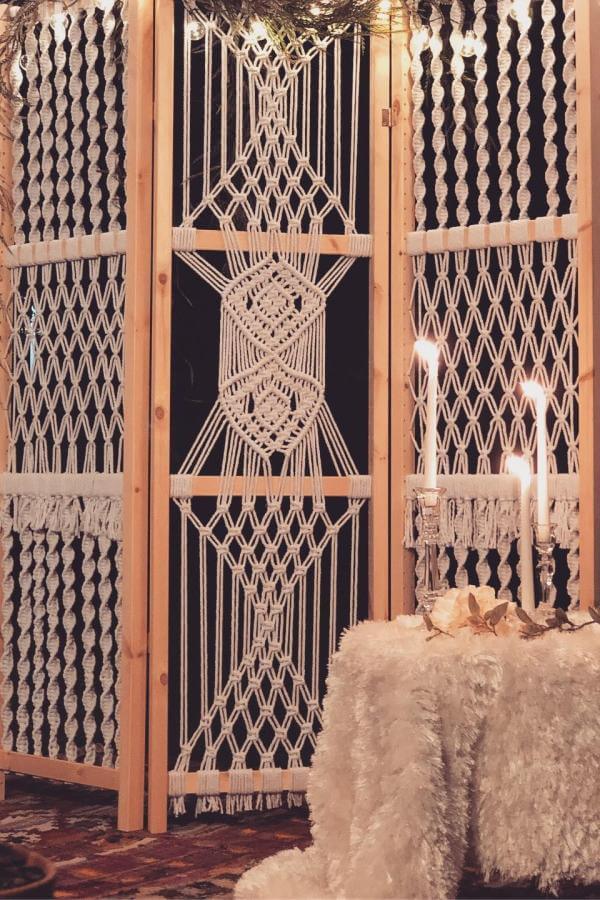 Macramé room divider ideas add cozy, illuminated splendor to corners.