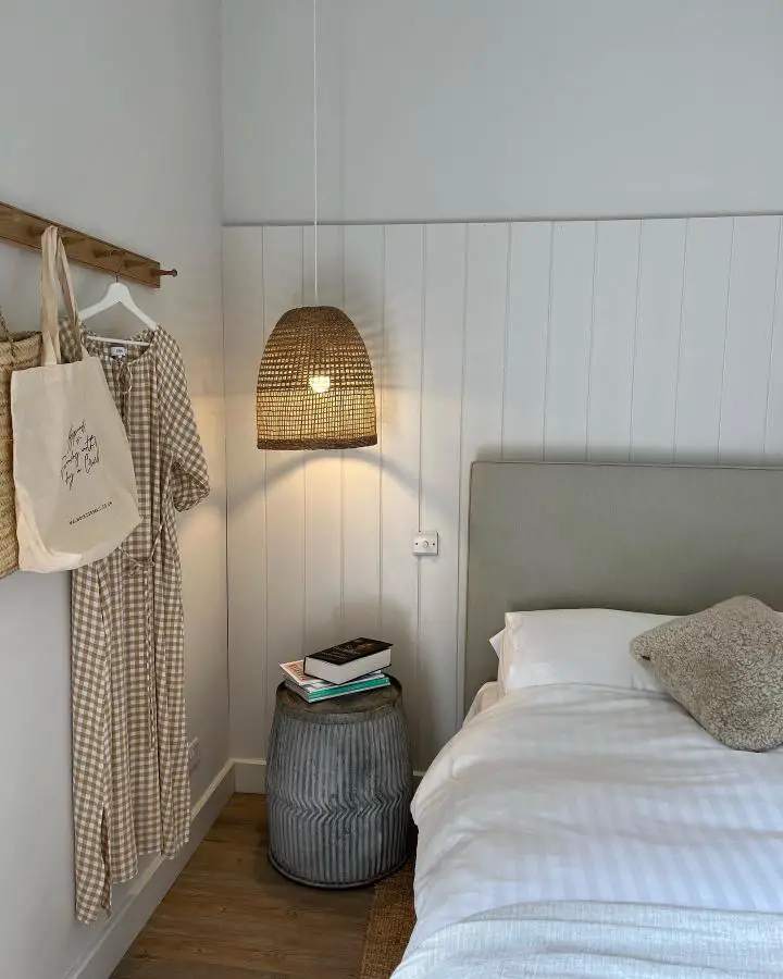 Natural woven pendant light bedroom from @janemcwallace. Creates warm ambient lighting beside white upholstered bed.