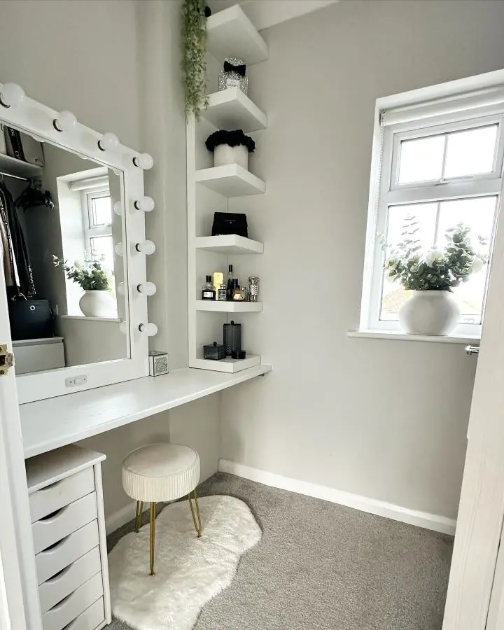 White corner floating shelves from @thewhitehouse16. Vertical storage solution perfect for compact beauty spaces.